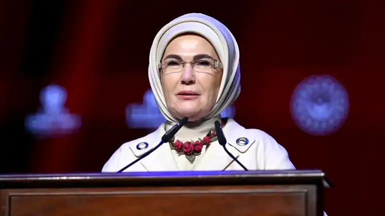 Emine Erdoğan Dünya Ebeler Günü'nü Kutladı Emine Erdoğan Dünya Ebeler Günü'nü Kutladı