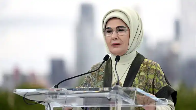 Emine Erdoğan'dan Sıfır Atık Enstitüsü'ne Destek
