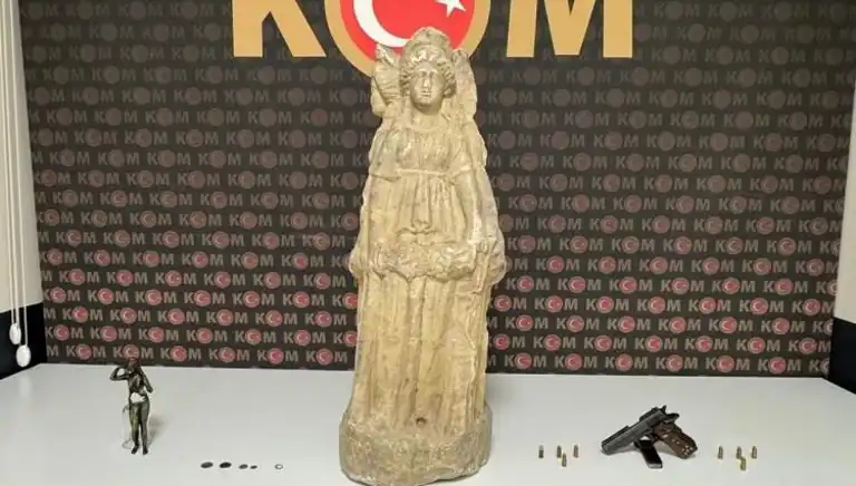 Eski Roma Dönemi Heykeli Ele Geçirildi